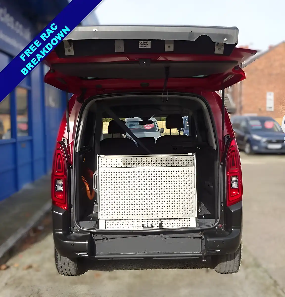 Used 2019 Citroen Berlingo Feel M Red - Interior and Exterior details 9