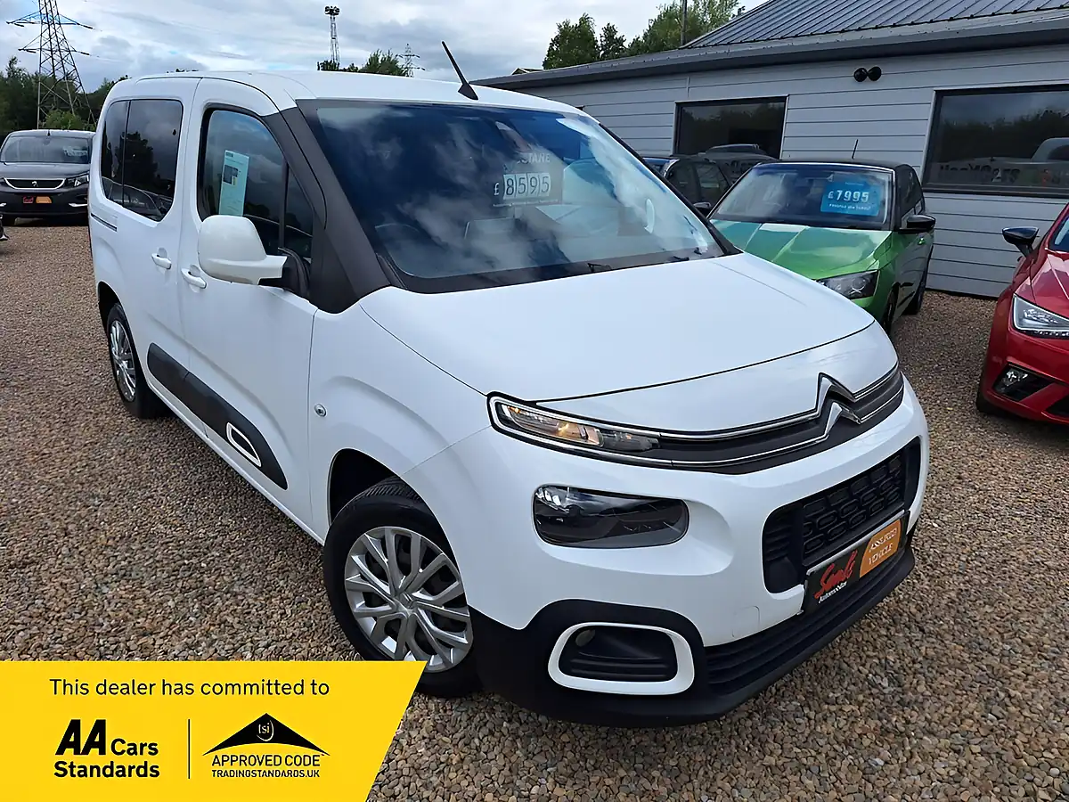 Used 2019 Citroen Berlingo Feel M White - Front View