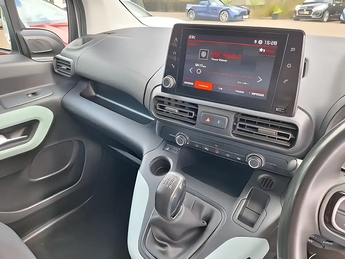 Used 2019 Citroen Berlingo Feel M White - Interior and Exterior details 11