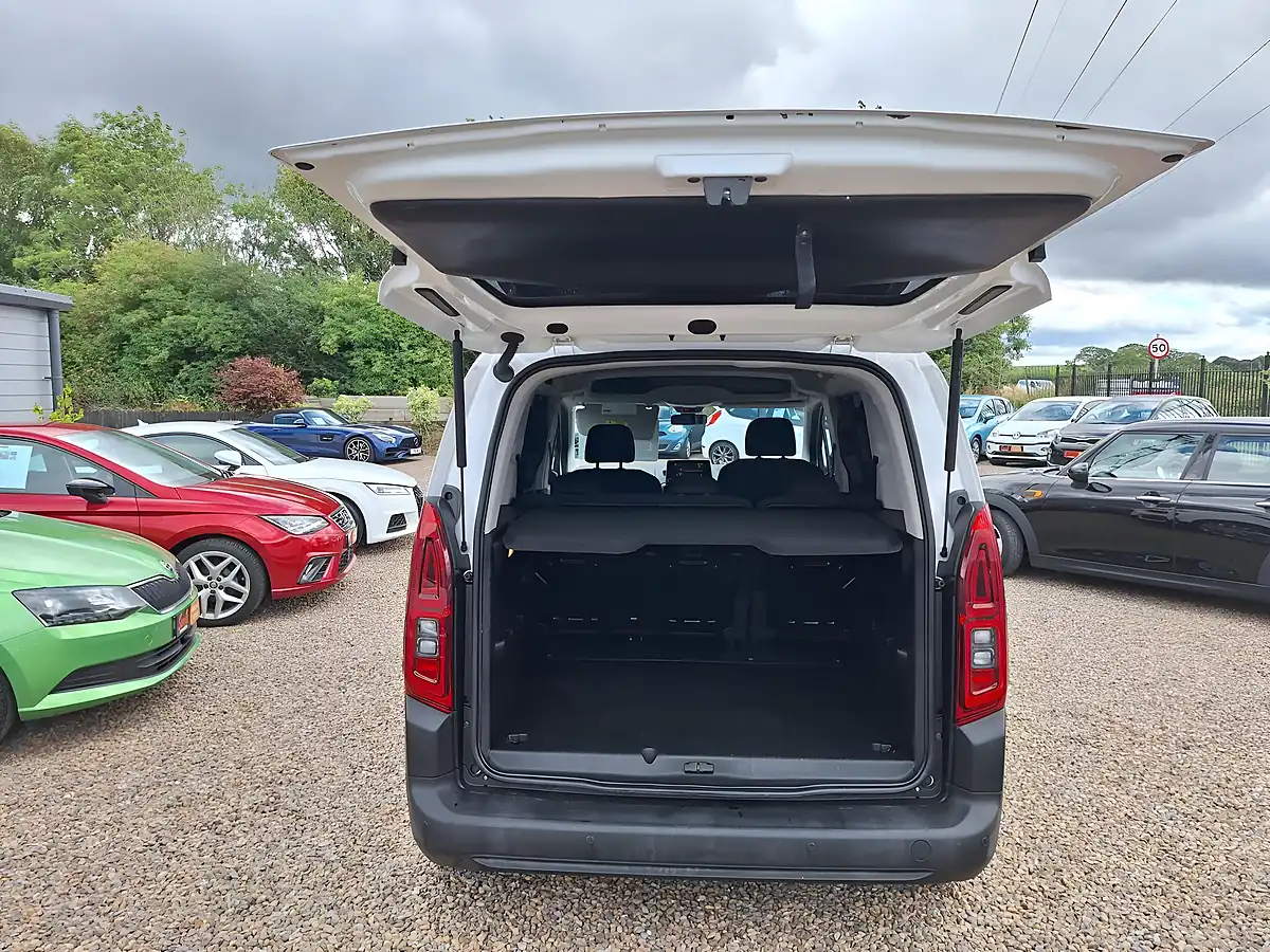 Used 2019 Citroen Berlingo Feel M White - Interior and Exterior details 14
