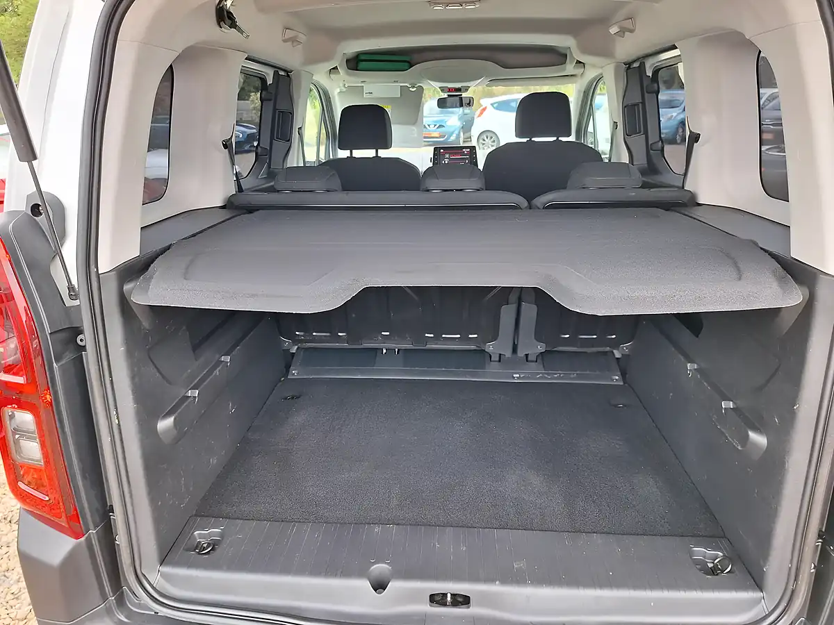 Used 2019 Citroen Berlingo Feel M White - Interior and Exterior details 15
