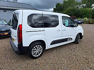 Used 2019 Citroen Berlingo Feel M White - Interior and Exterior details 16