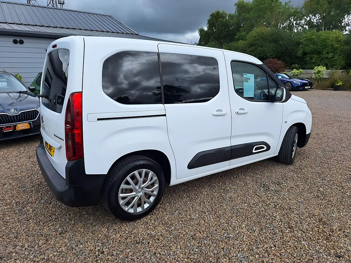 Used 2019 Citroen Berlingo Feel M White - Interior and Exterior details 16