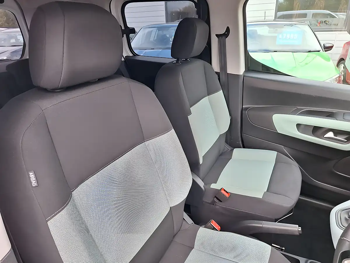 Used 2019 Citroen Berlingo Feel M White - Interior and Exterior details 20