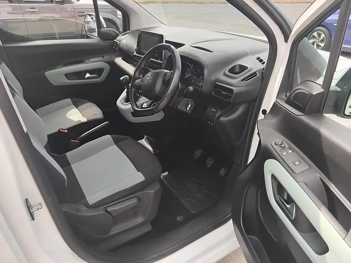 Used 2019 Citroen Berlingo Feel White - Interior and Exterior details 11