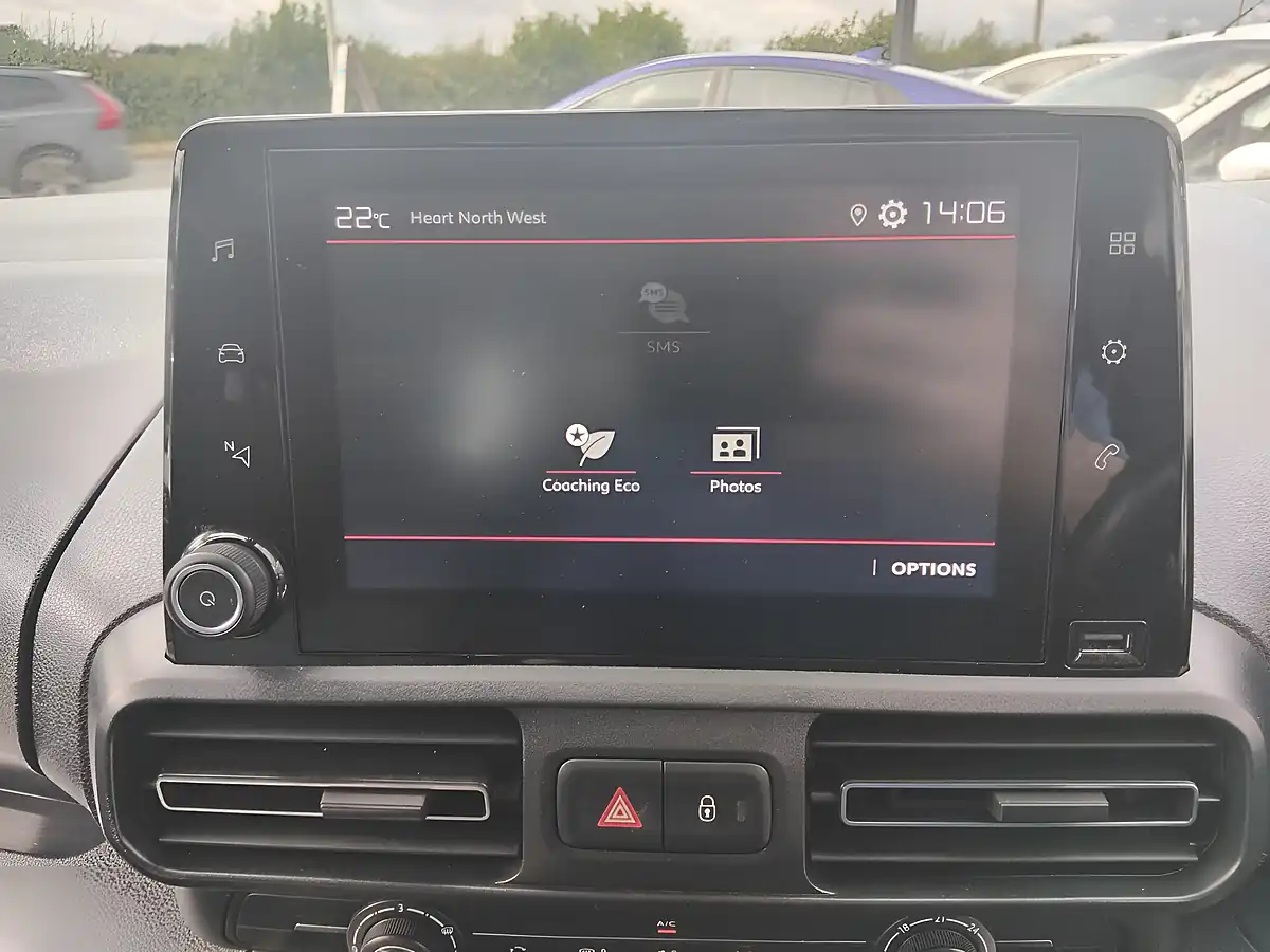 Used 2019 Citroen Berlingo Feel White - Interior and Exterior details 13