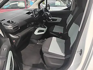 Used 2019 Citroen Berlingo Feel White - Interior and Exterior details 15
