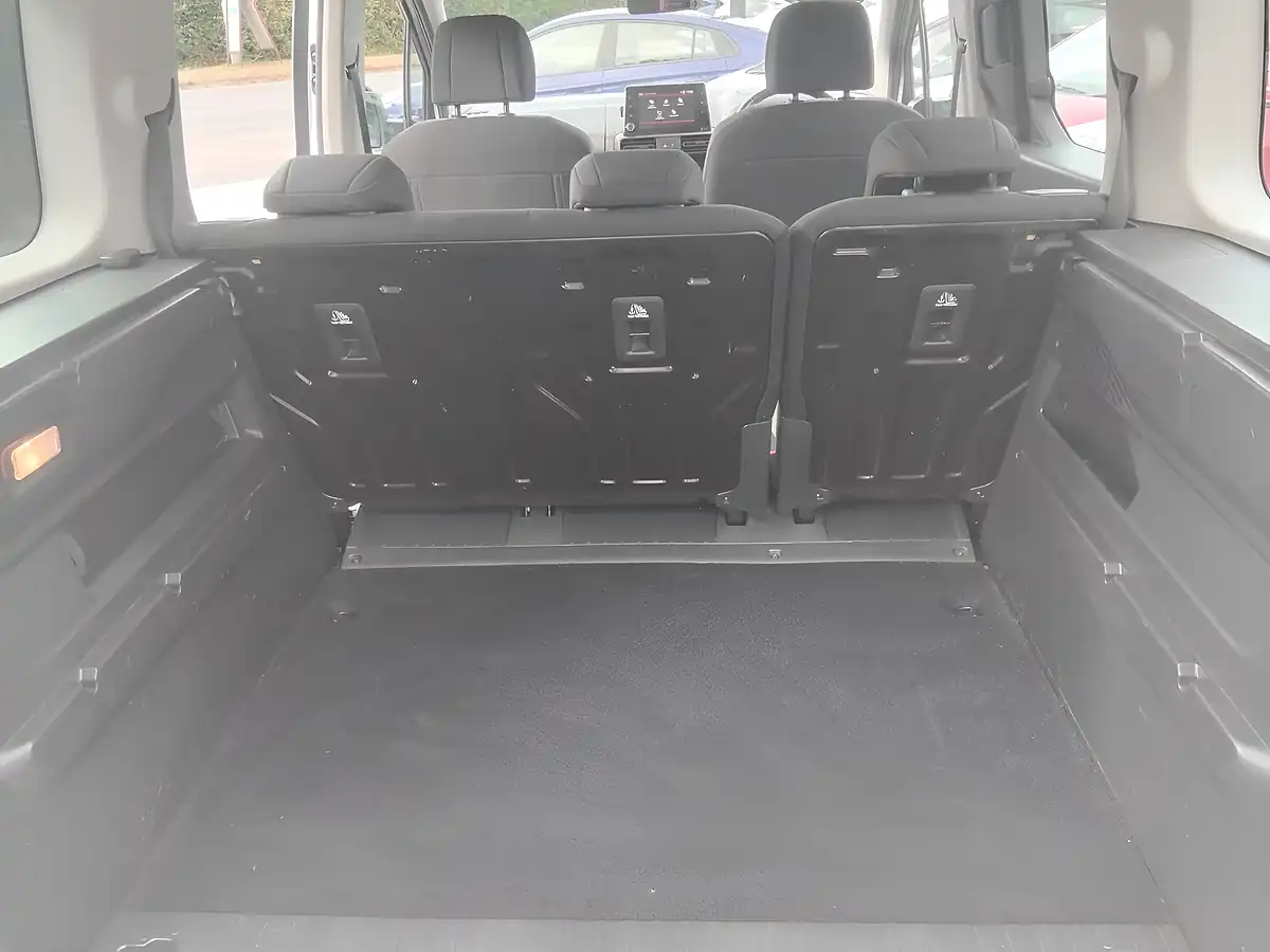Used 2019 Citroen Berlingo Feel White - Interior and Exterior details 16