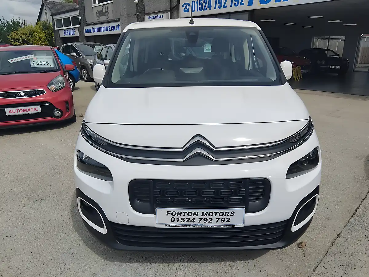 Used 2019 Citroen Berlingo Feel White - Interior and Exterior details 3