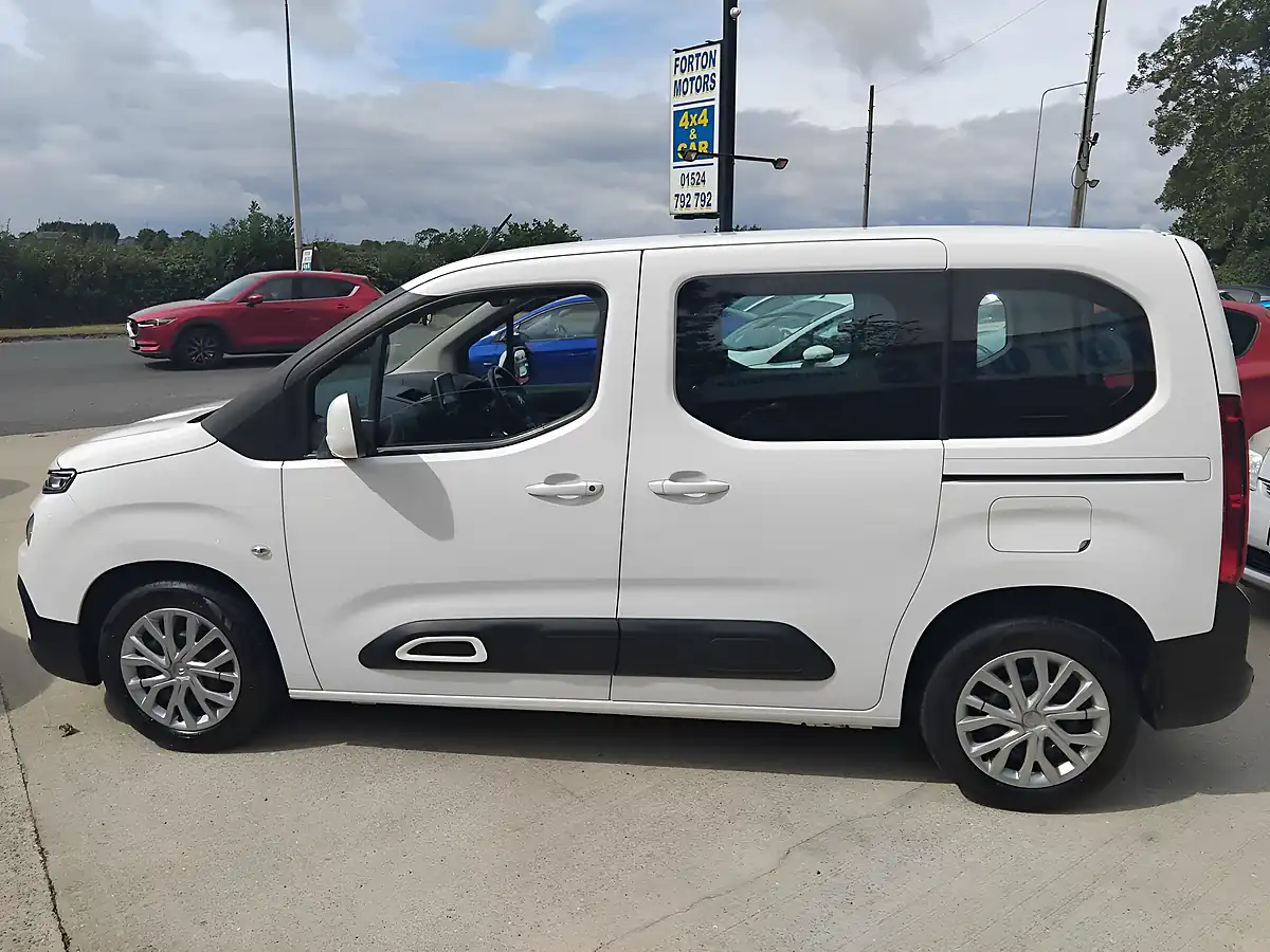 Used 2019 Citroen Berlingo Feel White - Interior and Exterior details 5