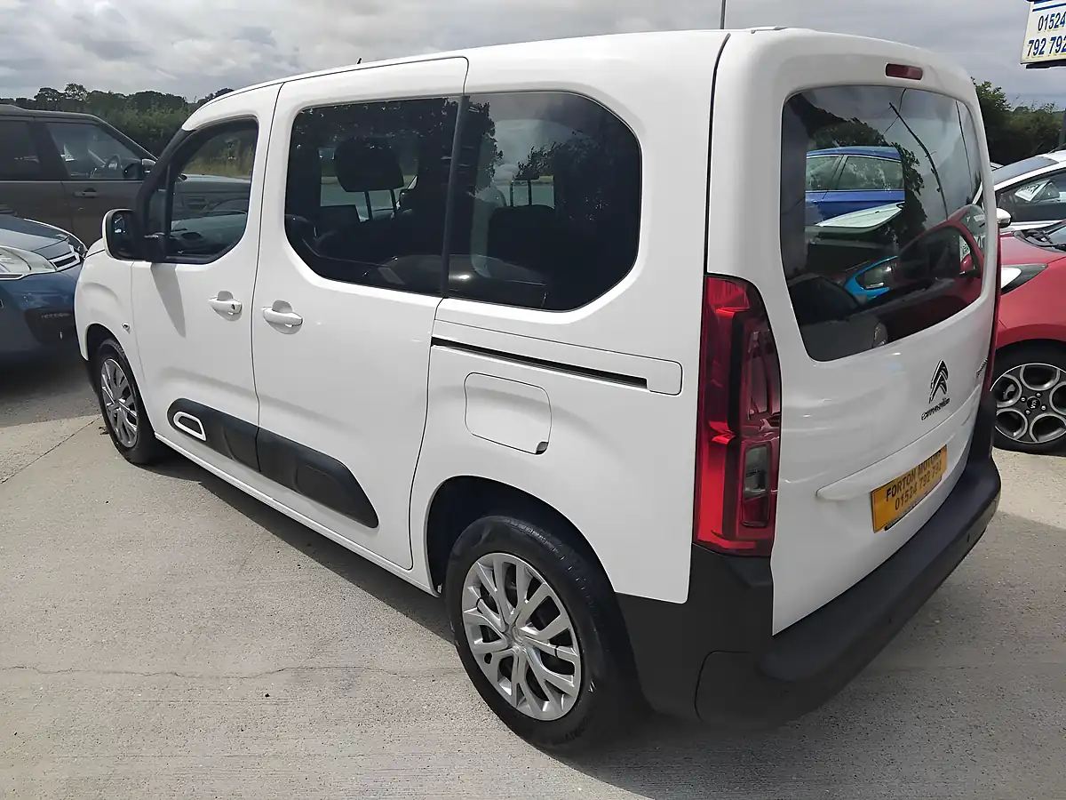 Used 2019 Citroen Berlingo Feel White - Interior and Exterior details 6