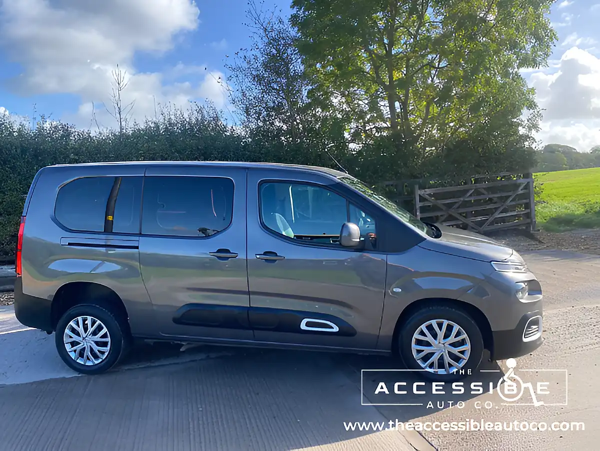 Used 2019 Citroen Berlingo Feel Xl Grey - Interior and Exterior details 3