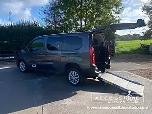 Used 2019 Citroen Berlingo Feel Xl Grey - Interior and Exterior details 5