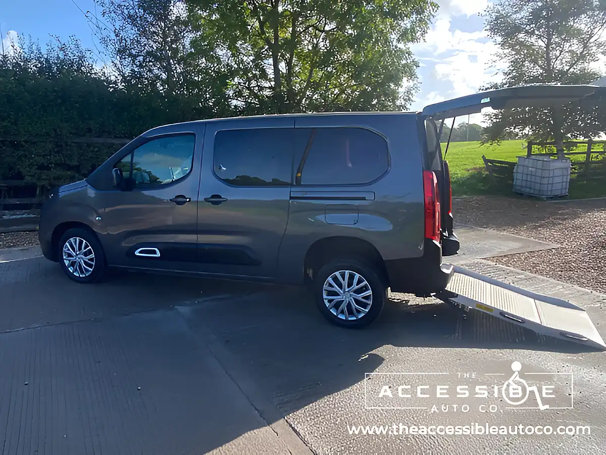 Used 2019 Citroen Berlingo Feel Xl Grey - Interior and Exterior details 6