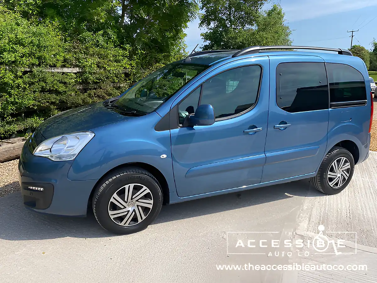 Used 2019 Citroen Berlingo Flair 3 Seater Blue - Interior and Exterior details 3