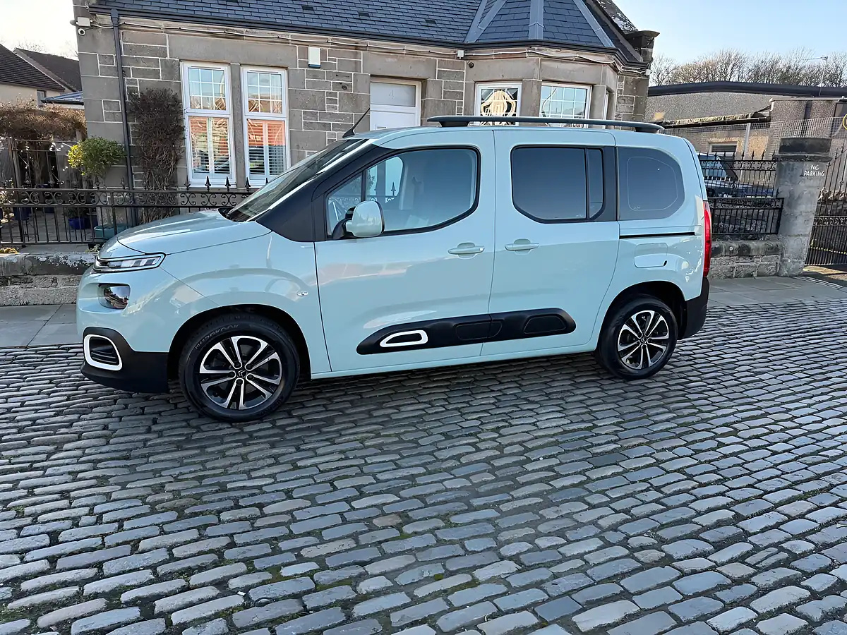 Used 2019 Citroen Berlingo Flair M Aqua Green - Interior and Exterior details 6