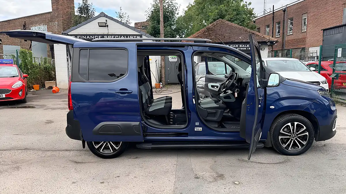 Used 2019 Citroen Berlingo Flair M Blue - Interior and Exterior details 15