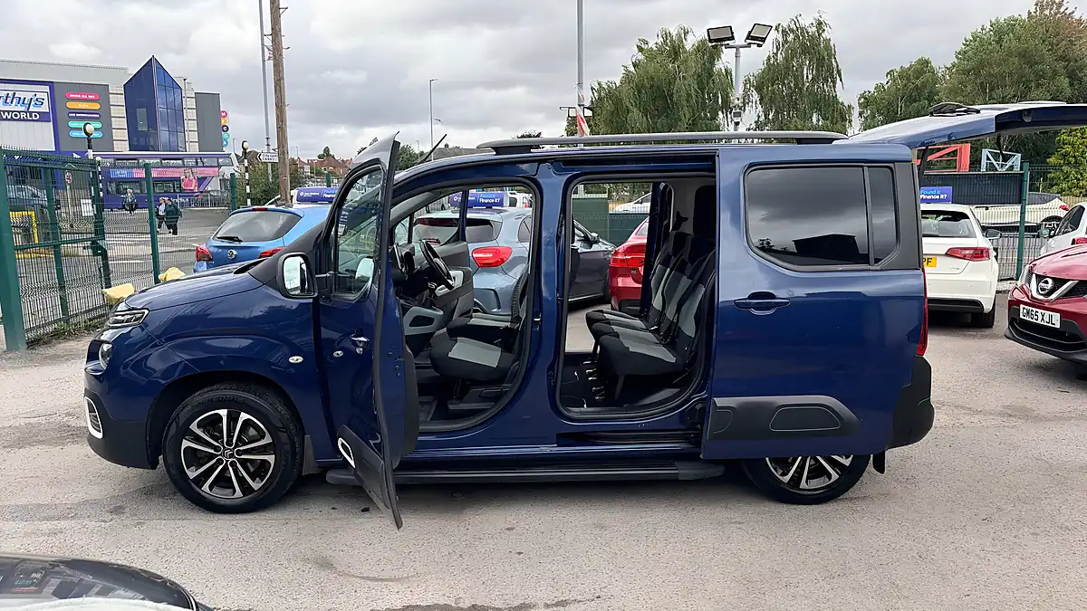 Used 2019 Citroen Berlingo Flair M Blue - Interior and Exterior details 16