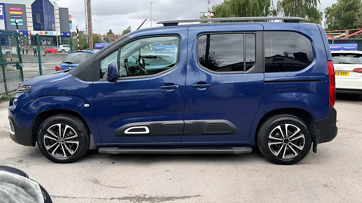 Used 2019 Citroen Berlingo Flair M Blue - Interior and Exterior details 6