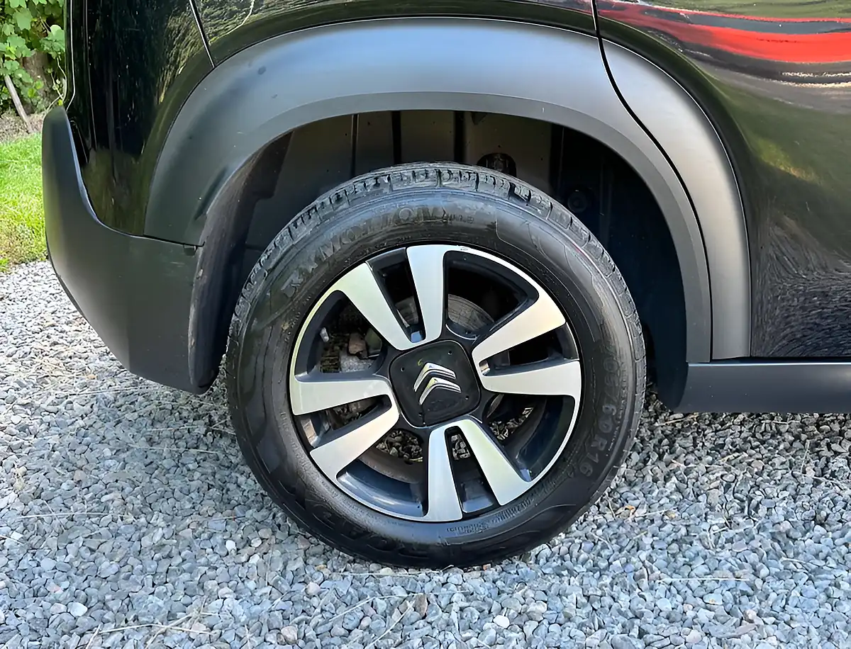 Used 2019 Citroen C3 Aircross Feel Ink Black - Interior and Exterior details 9