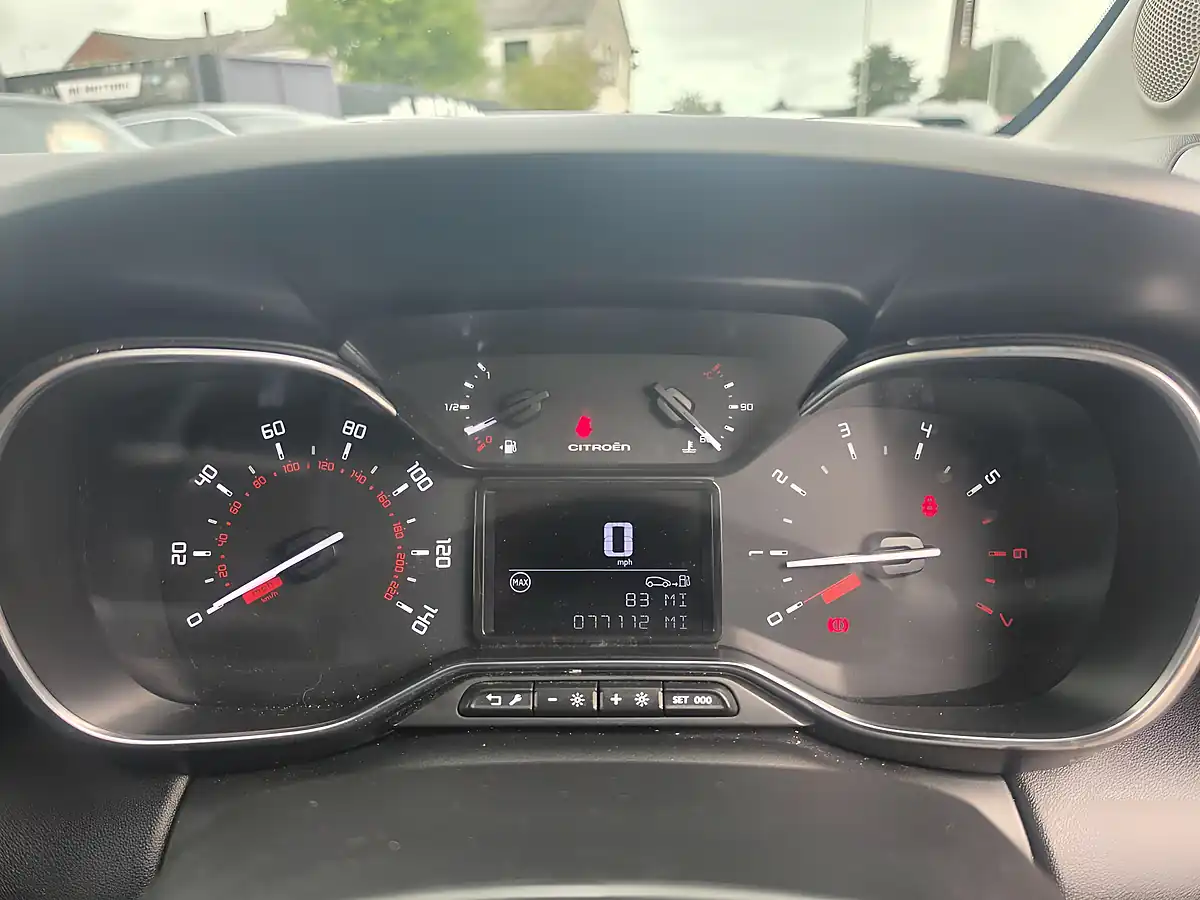 Used 2019 Citroen C3 Aircross Feel Red - Interior and Exterior details 10