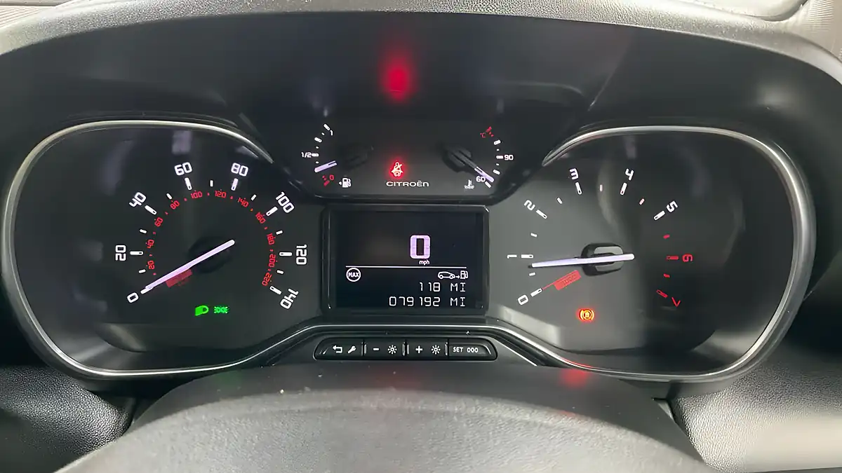 Used 2019 Citroen C3 Aircross Flair Silver - Interior and Exterior details 11