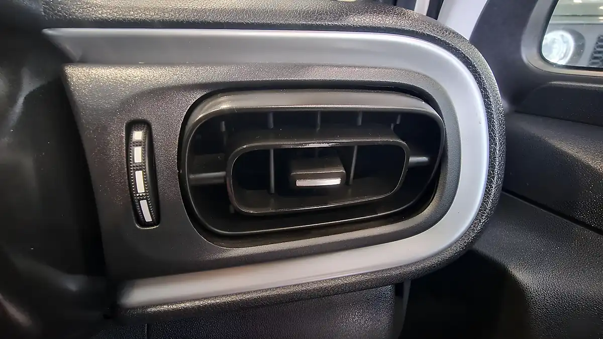 Used 2019 Citroen C3 Feel White - Interior and Exterior details 10