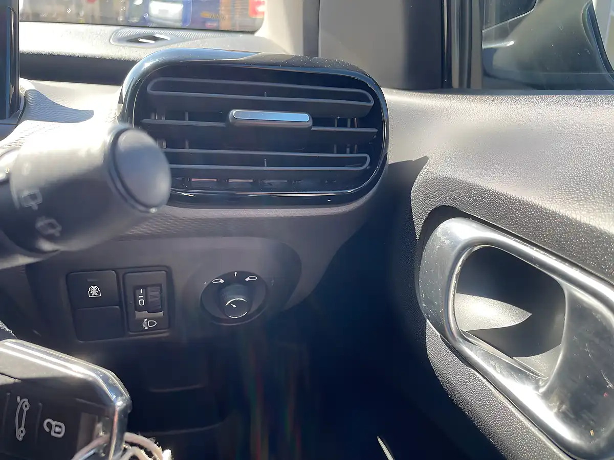 Used 2019 Citroen C4 Cactus Flair Grey - Interior and Exterior details 19