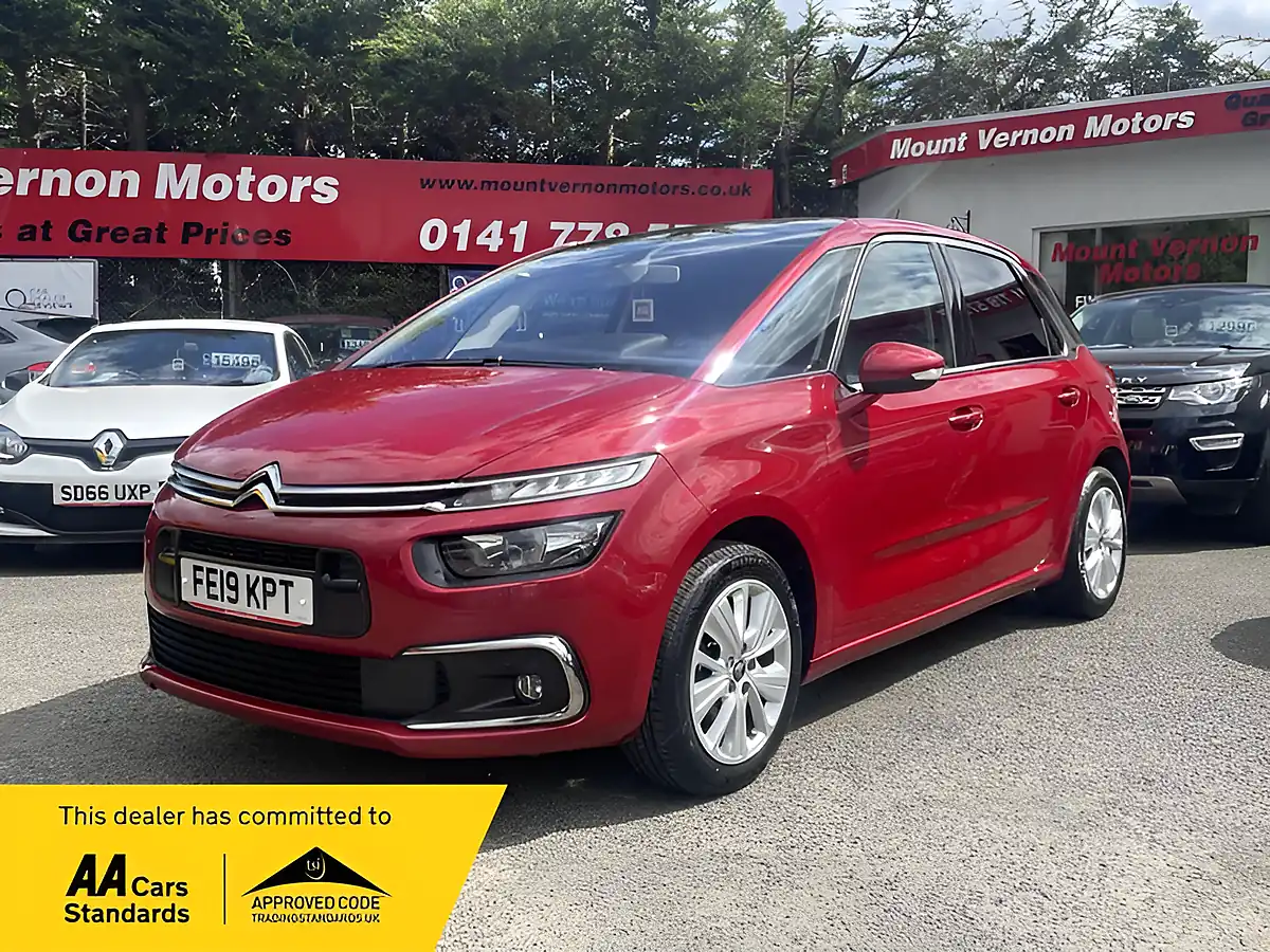 Used 2019 Citroen C4 Spacetourer Feel Red - Front View