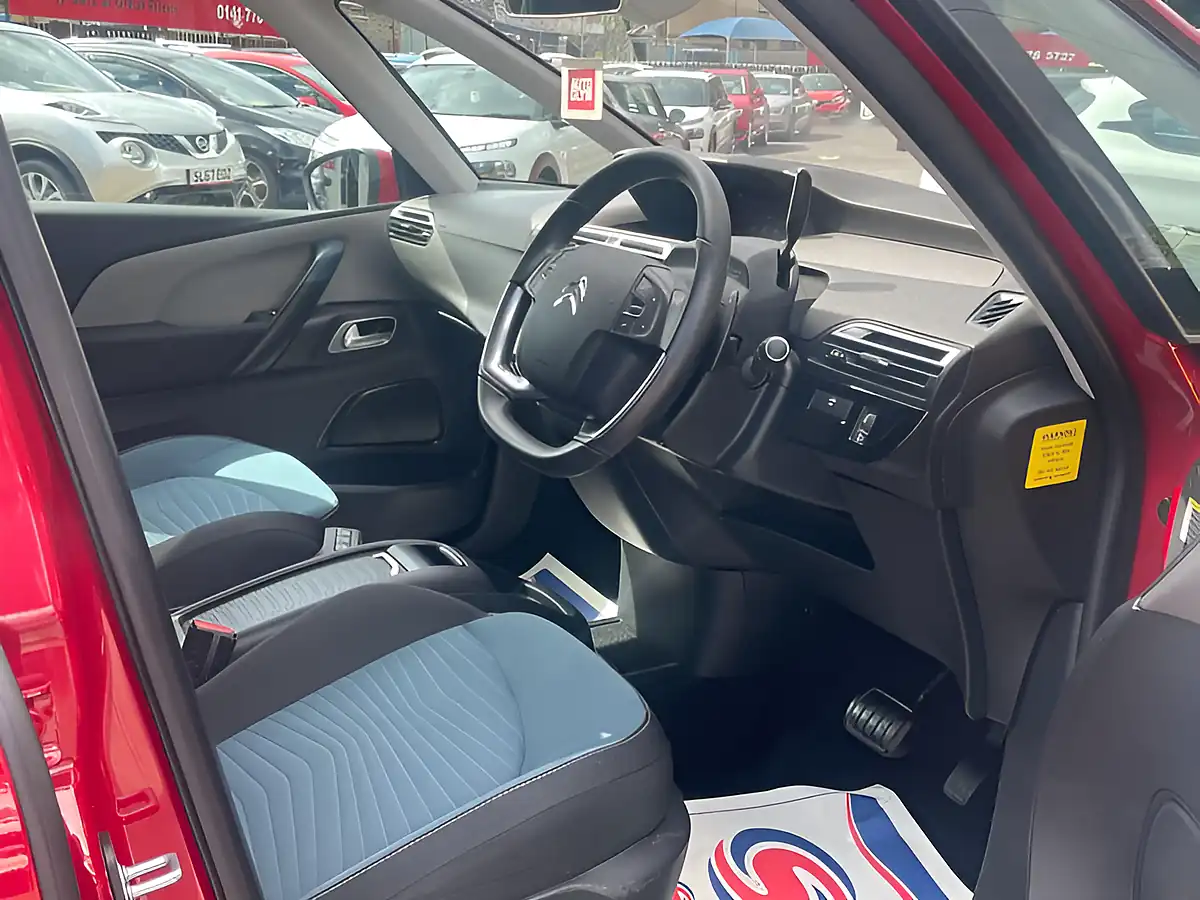Used 2019 Citroen C4 Spacetourer Feel Red - Interior and Exterior details 10