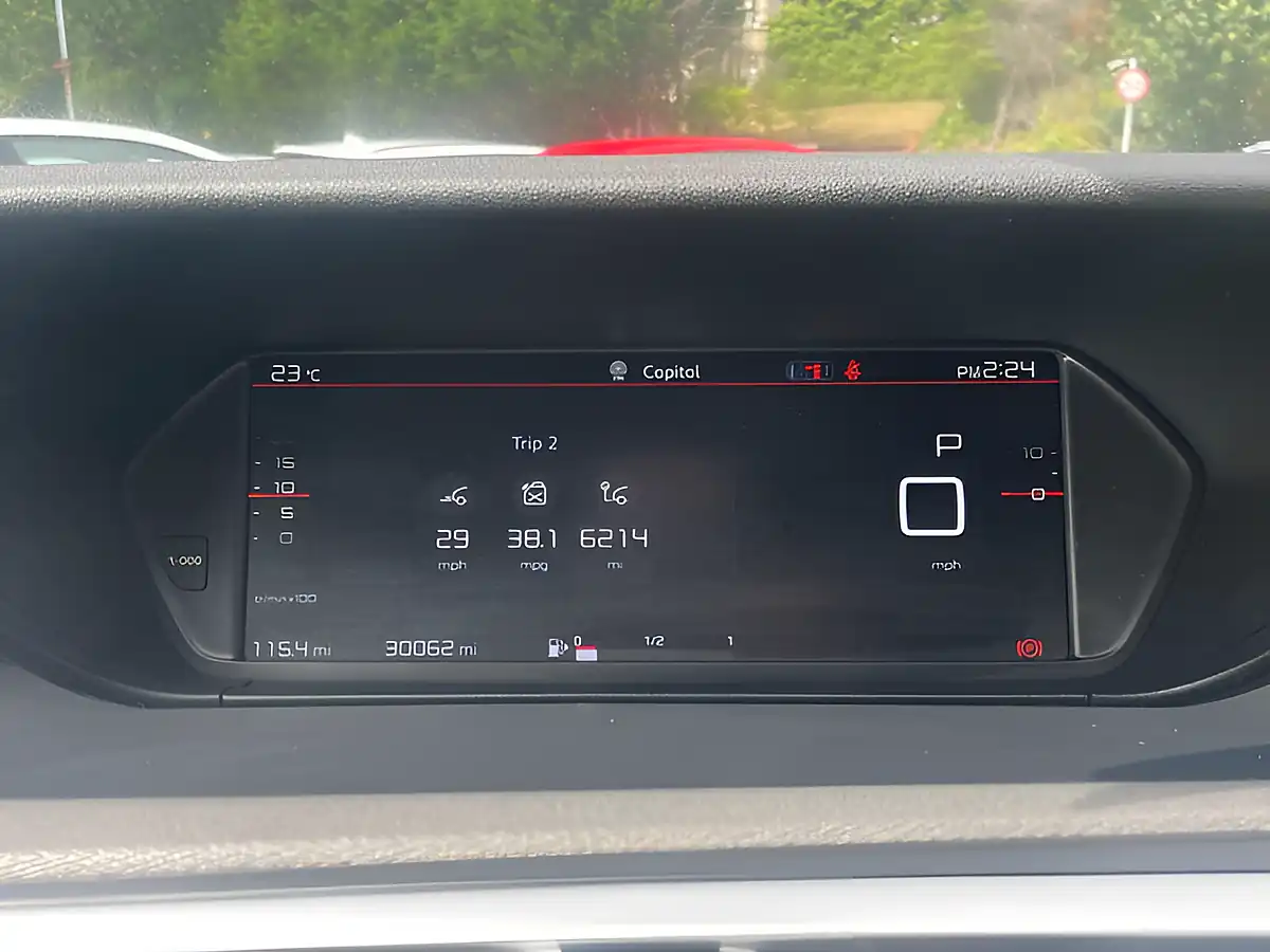 Used 2019 Citroen C4 Spacetourer Feel Red - Interior and Exterior details 14
