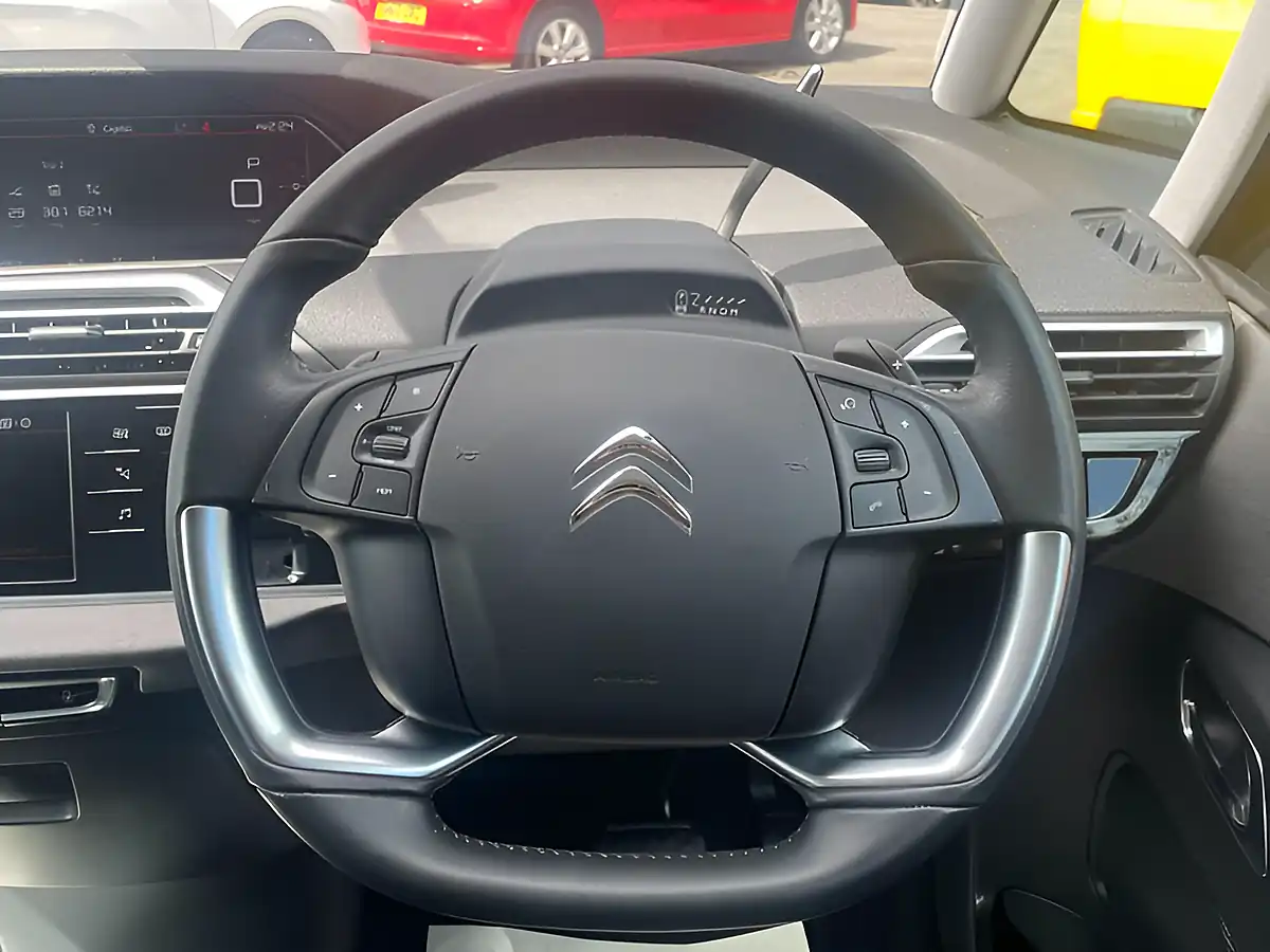 Used 2019 Citroen C4 Spacetourer Feel Red - Interior and Exterior details 19