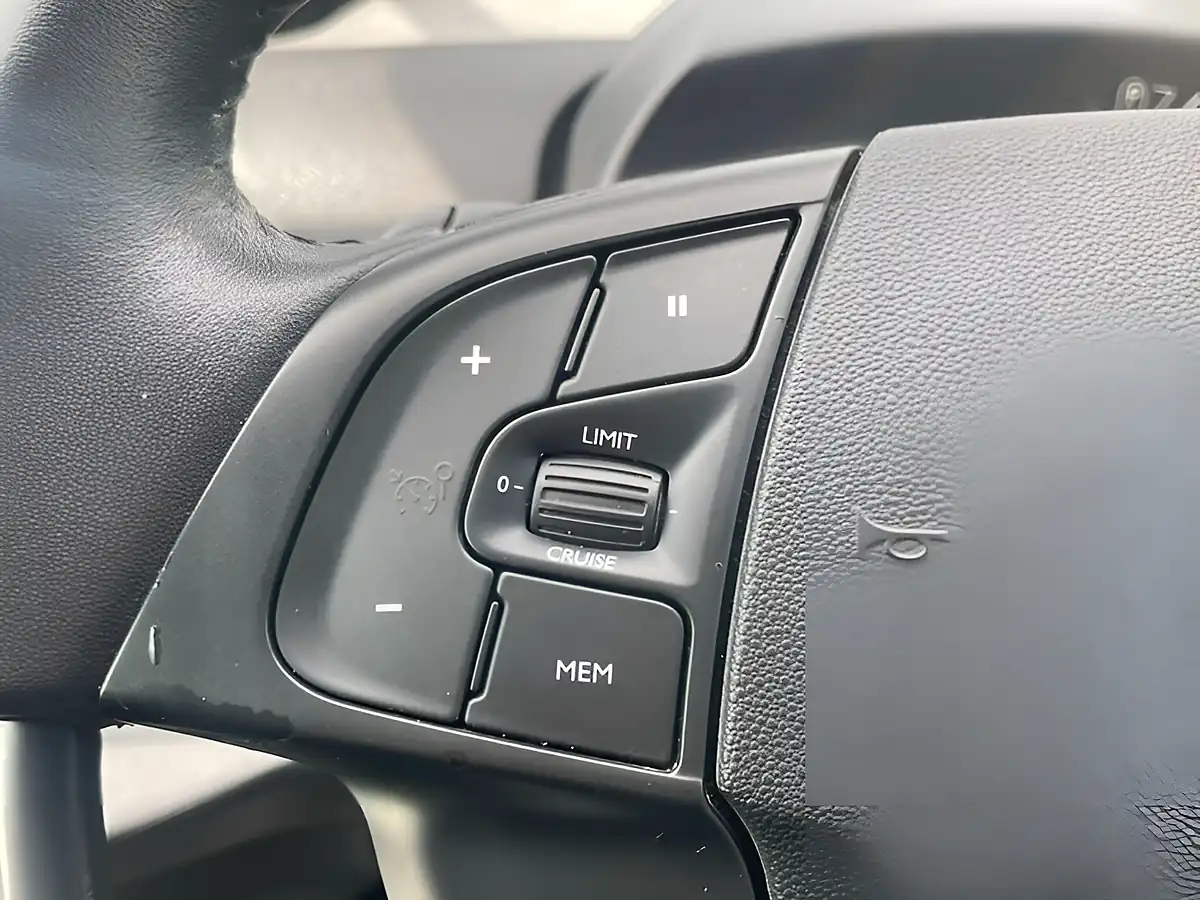 Used 2019 Citroen C4 Spacetourer Feel Red - Interior and Exterior details 20