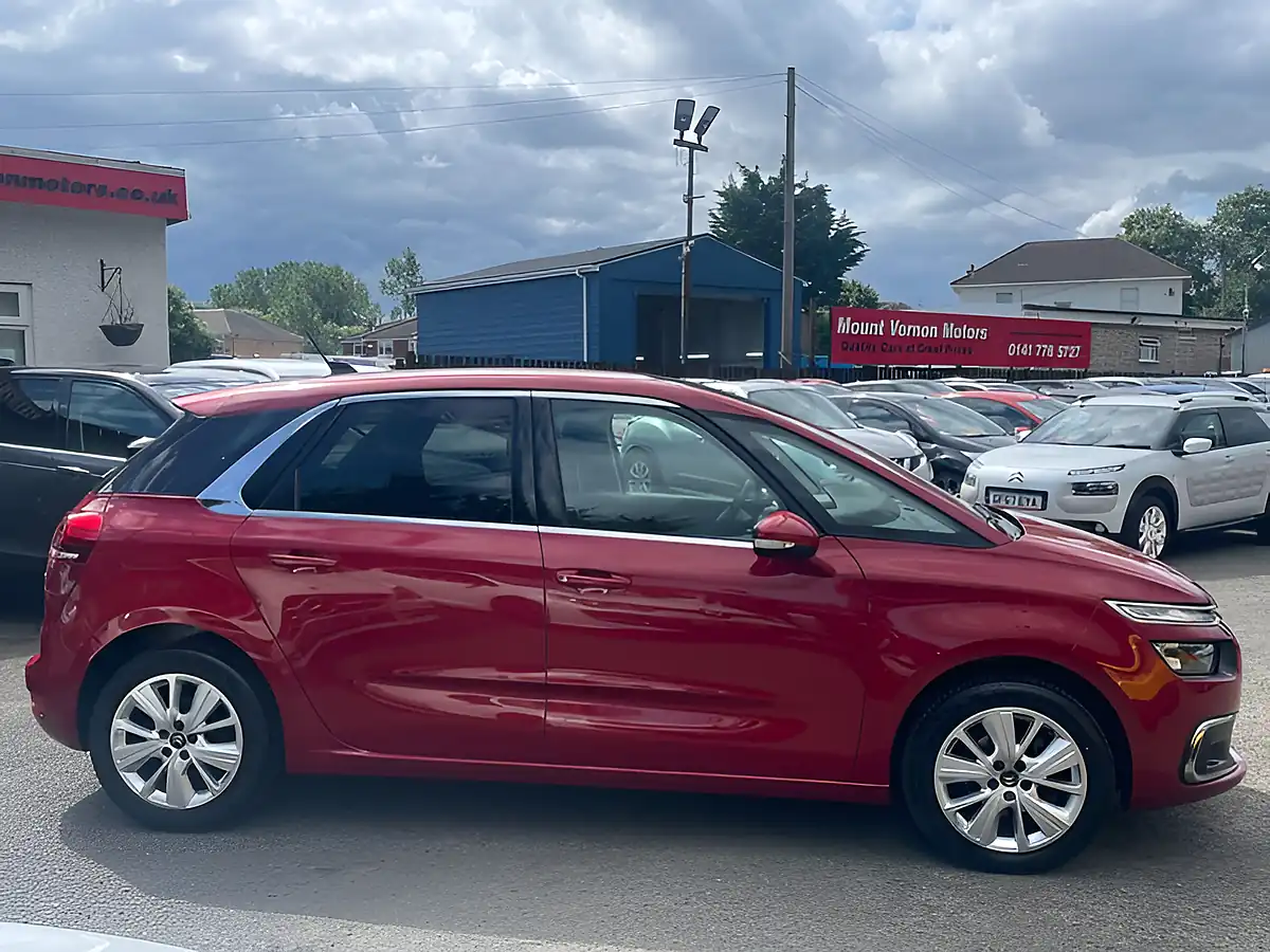 Used 2019 Citroen C4 Spacetourer Feel Red - Interior and Exterior details 7