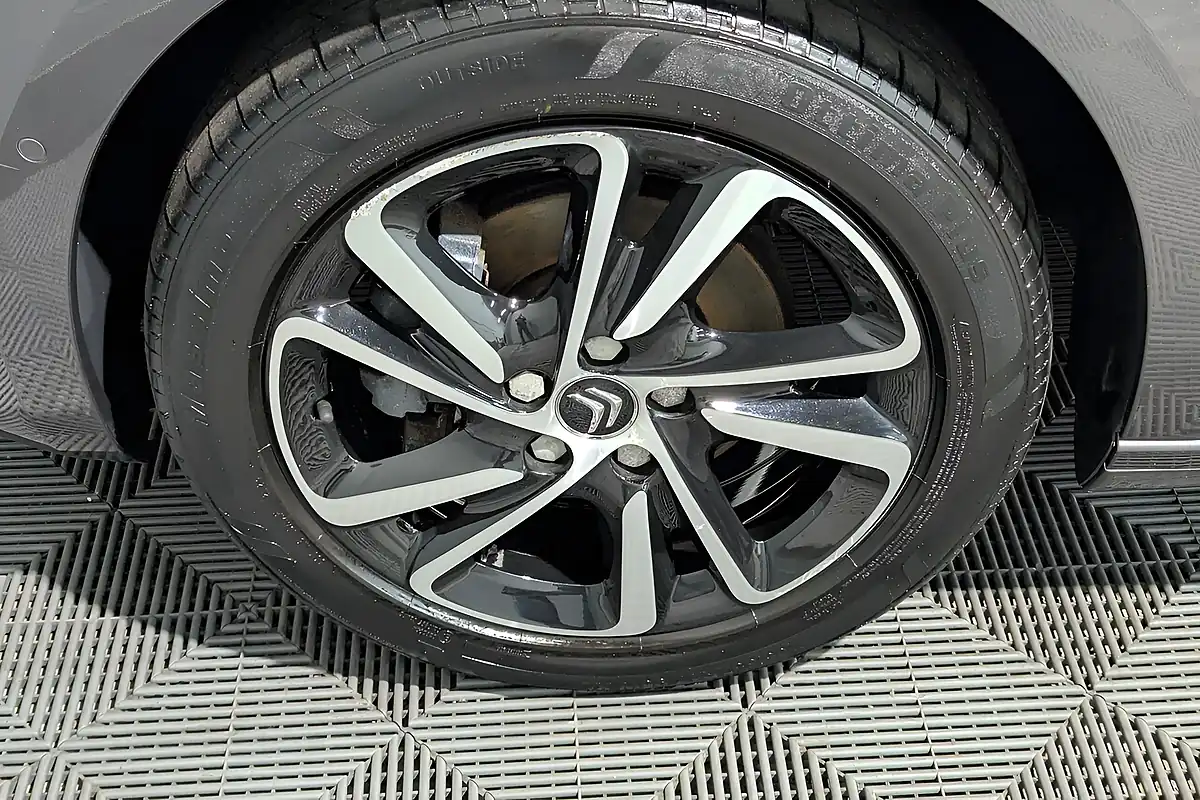 Used 2019 Citroen C4 Spacetourer Flair Grey - Interior and Exterior details 10