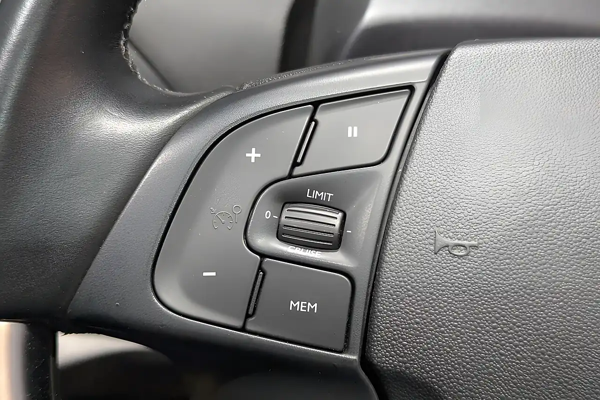 Used 2019 Citroen C4 Spacetourer Flair Grey - Interior and Exterior details 13