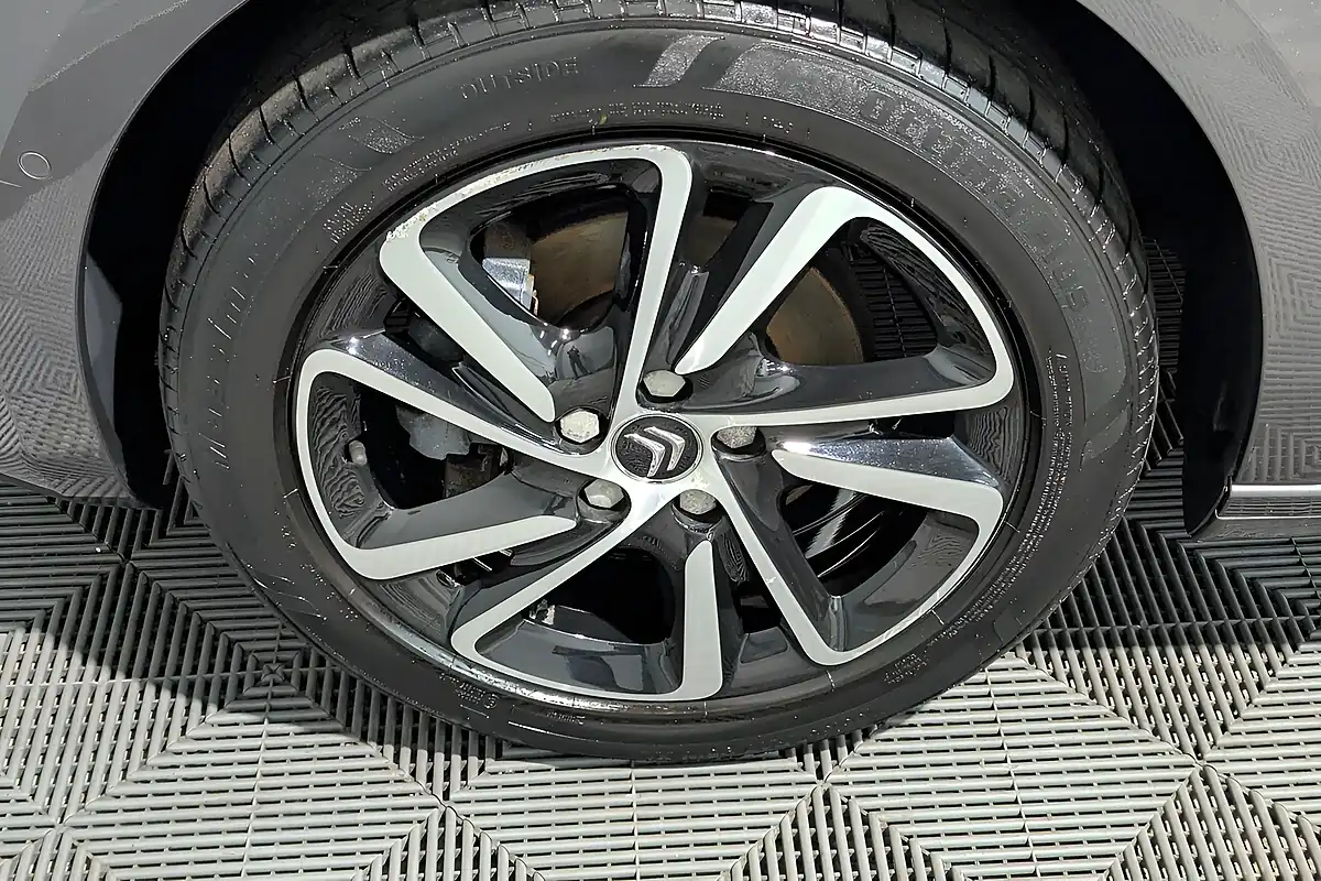 Used 2019 Citroen C4 Spacetourer Flair Grey - Interior and Exterior details 9