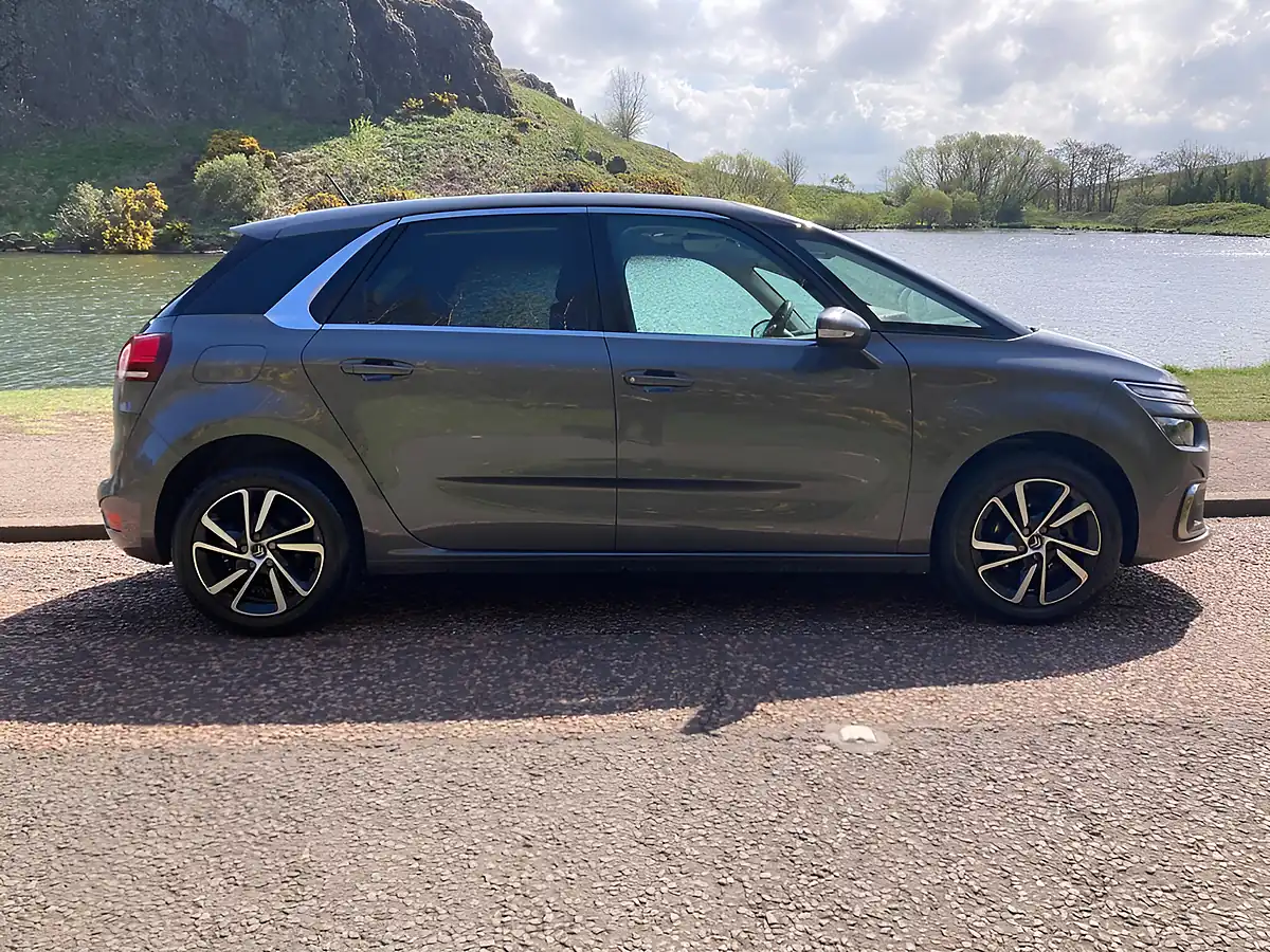 Used 2019 Citroen C4 Spacetourer Flair Grey - Interior and Exterior details 11