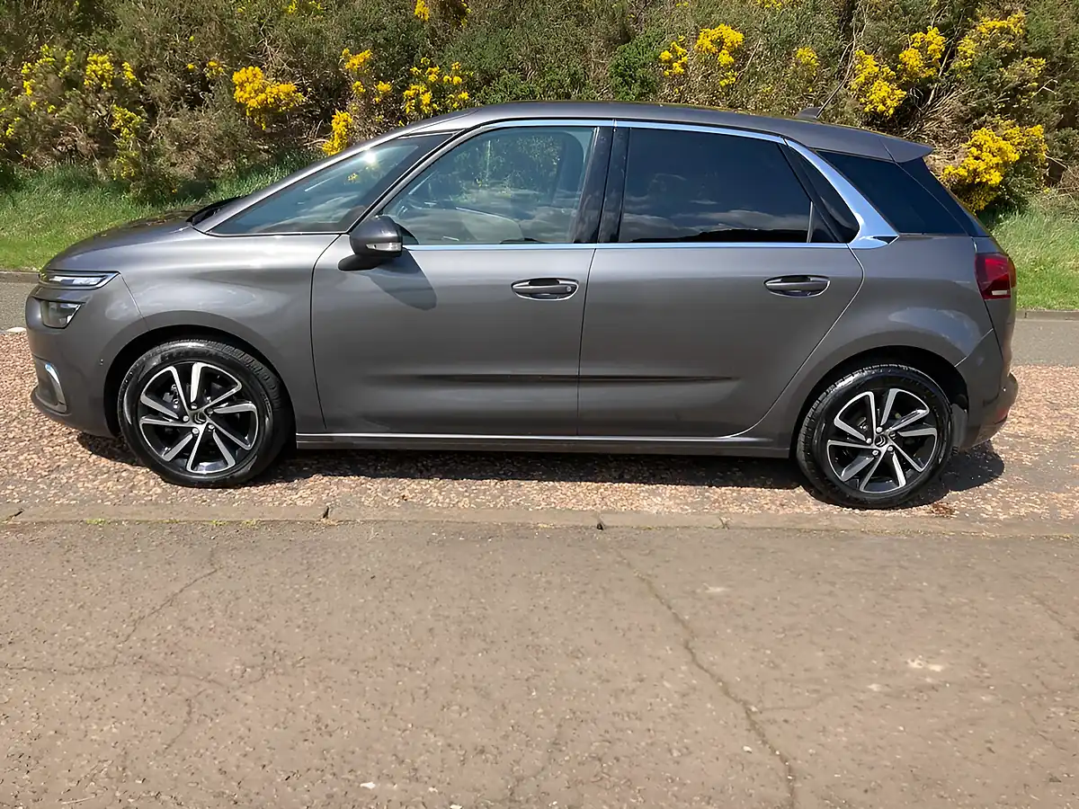 Used 2019 Citroen C4 Spacetourer Flair Grey - Interior and Exterior details 5