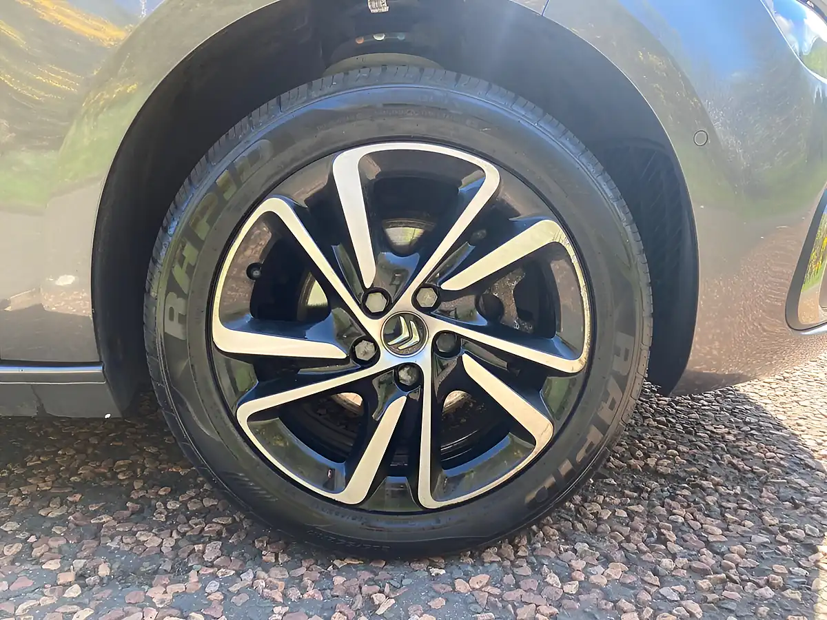 Used 2019 Citroen C4 Spacetourer Flair Grey - Interior and Exterior details 8