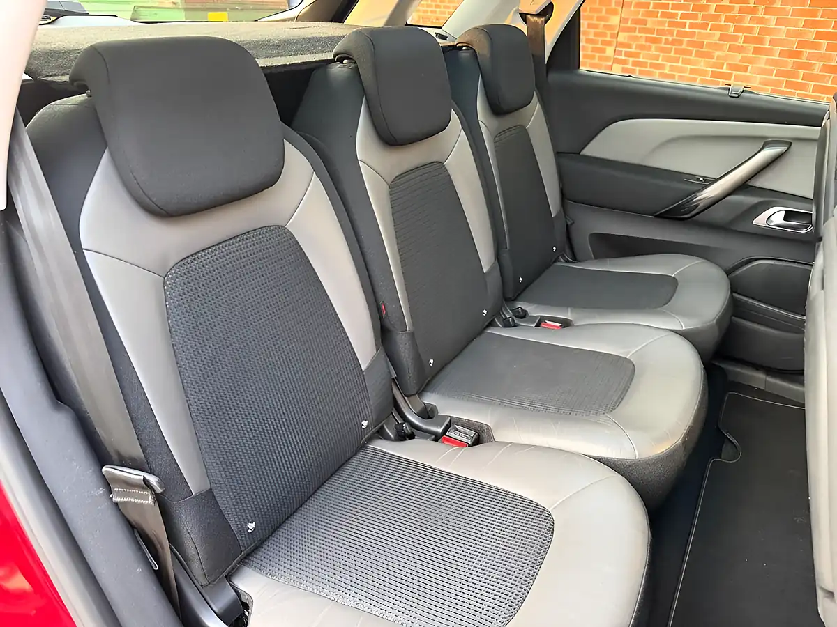 Used 2019 Citroen C4 Spacetourer Flair Red - Interior and Exterior details 10