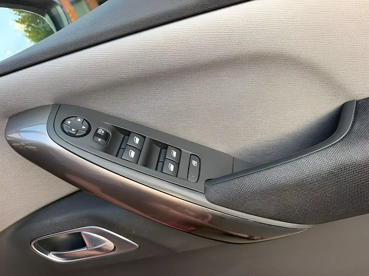 Used 2019 Citroen C4 Spacetourer Flair Red - Interior and Exterior details 14
