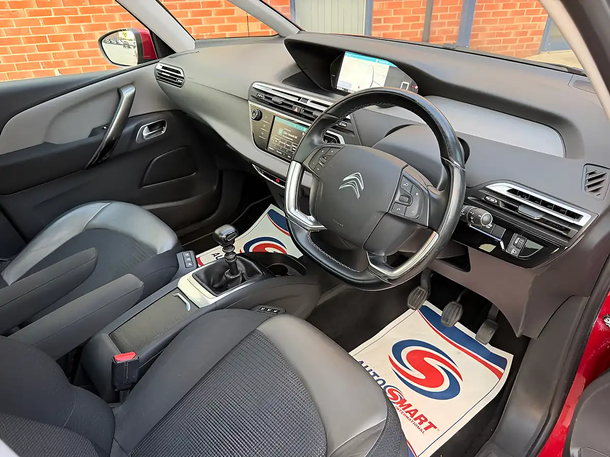 Used 2019 Citroen C4 Spacetourer Flair Red - Interior and Exterior details 15