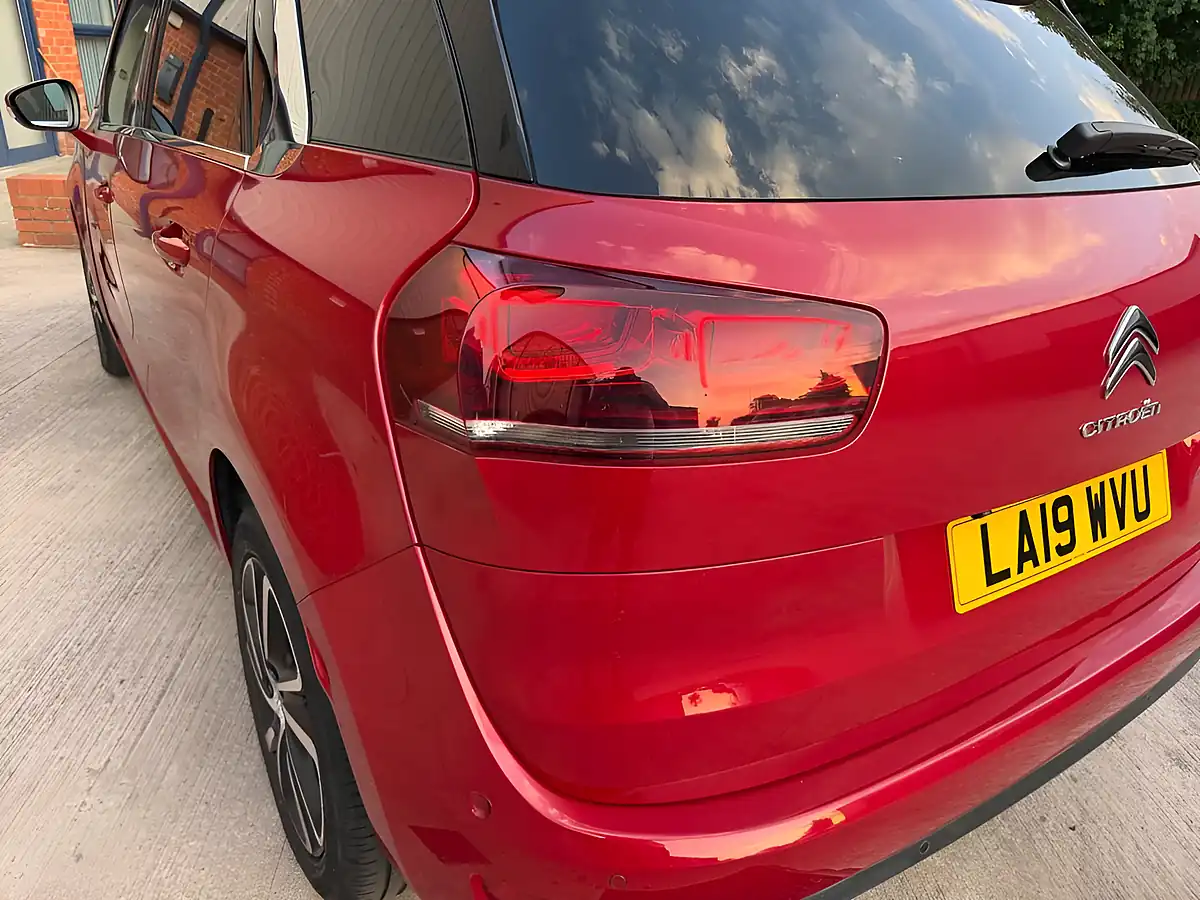Used 2019 Citroen C4 Spacetourer Flair Red - Interior and Exterior details 16