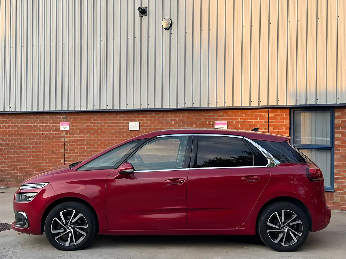 Used 2019 Citroen C4 Spacetourer Flair Red - Interior and Exterior details 2