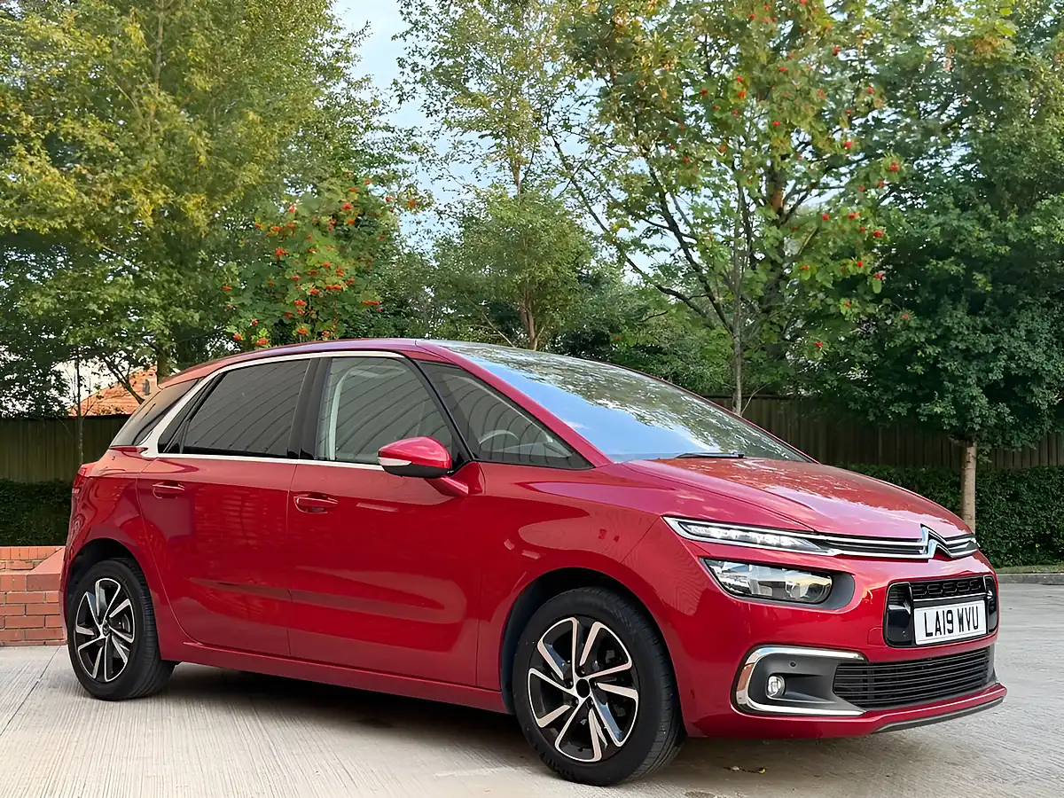 Used 2019 Citroen C4 Spacetourer Flair Red - Interior and Exterior details 20