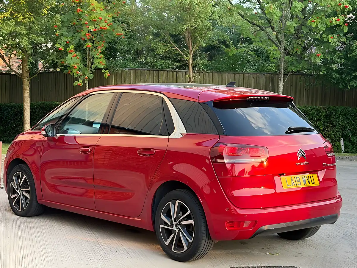 Used 2019 Citroen C4 Spacetourer Flair Red - Interior and Exterior details 3