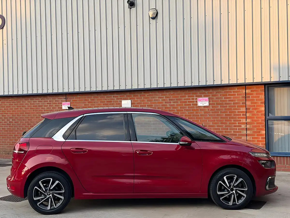 Used 2019 Citroen C4 Spacetourer Flair Red - Interior and Exterior details 6