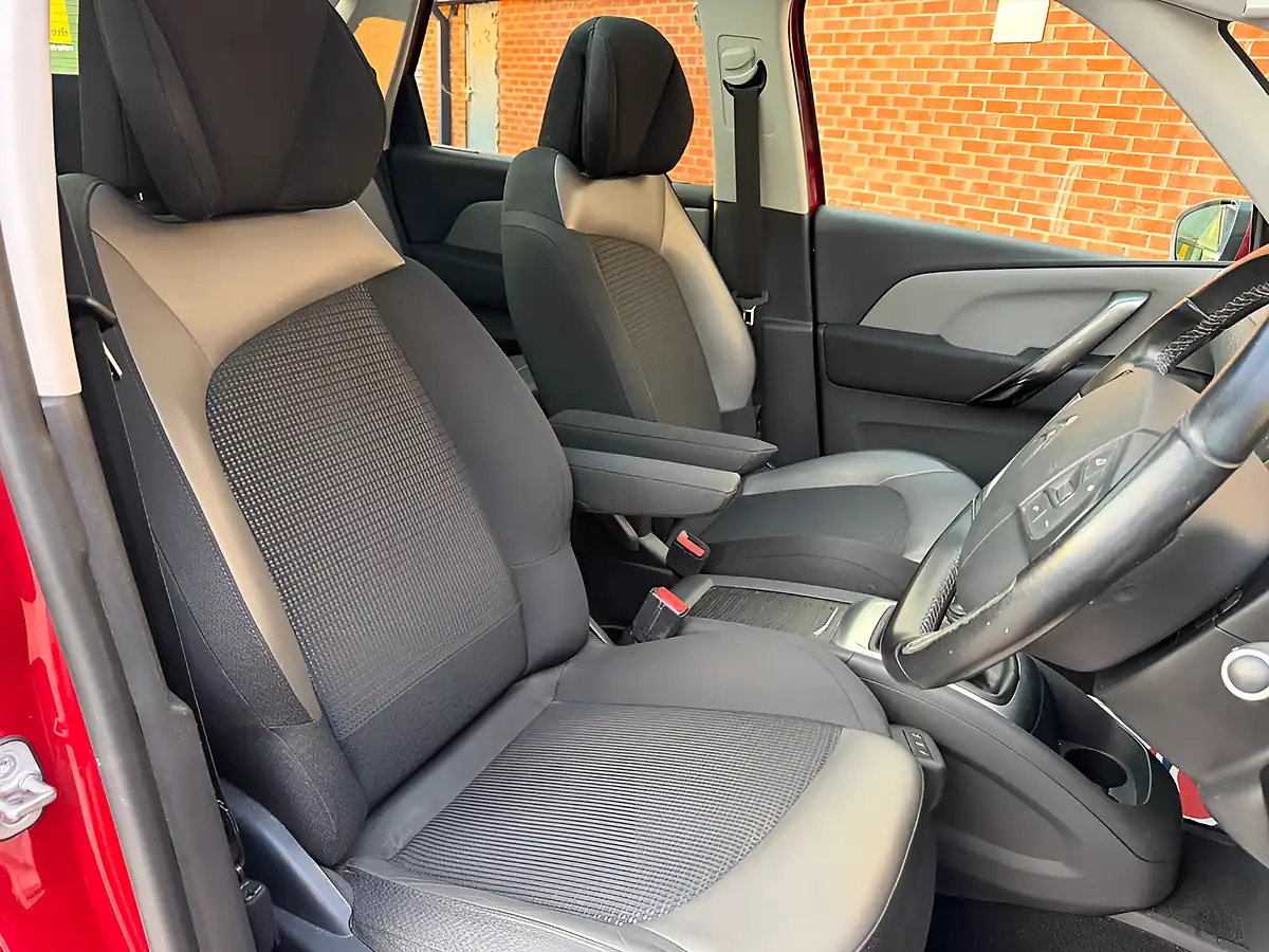 Used 2019 Citroen C4 Spacetourer Flair Red - Interior and Exterior details 9