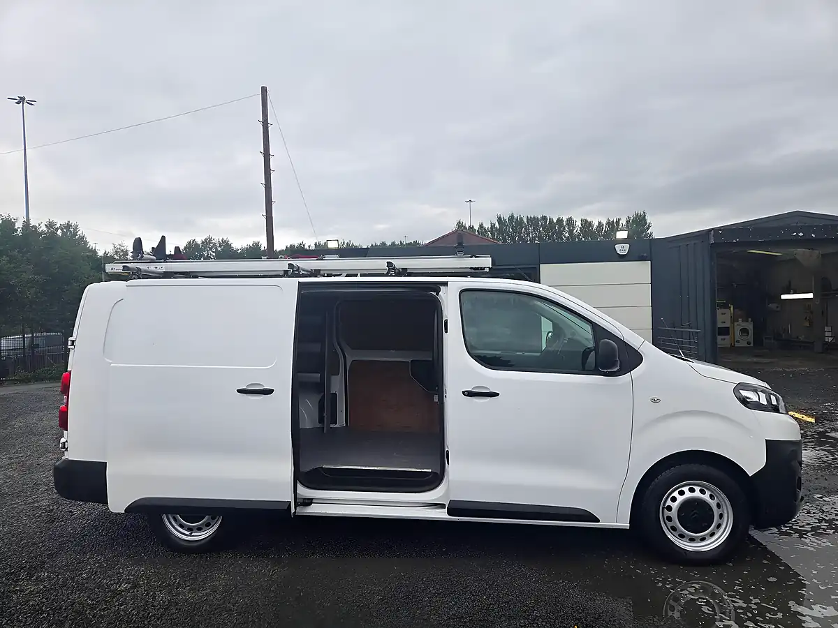 Used 2019 Citroen Dispatch 1200 X Xl White - Interior and Exterior details 4